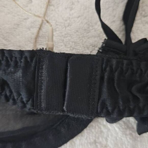 SKIMS SILK UNDERWIRE BRA NWT - Picture 5 of 10